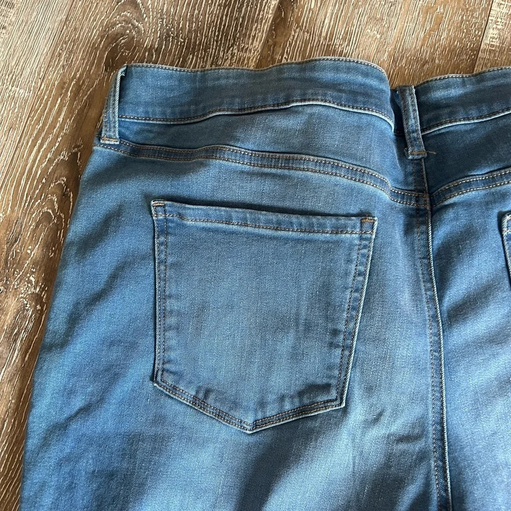 Nine West Women’s Bermuda Mid Rise Denim Jean Shorts Size 28 - Picture 2 of 10